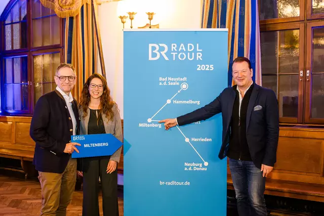 Bürgermeister Bernd Kahlert, Janina Weber und Markus Riese | Foto: Vera Johannsen