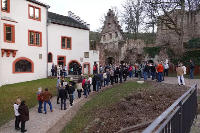 Sehr gut besucht war die Vernissage zur neuen Sonderausstellung auf der Mildenburg zum Thema "Mildtenberger Räume" am Freitag, dem 21. März 2024", bestens organisiert und realisiert vom Fotoclub Miltenberg  und dem Museum Burg Miltenberg. 