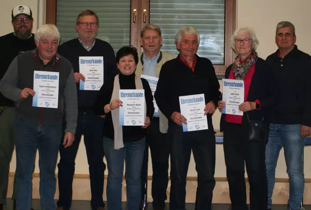 Ehrung für langjährige Vereinsmitglieder
v.l.n.r. Frank Diedrich, Klaus Freudenberger, Adolf Weis, Margarete Martin, Elmar Freudenberger, Werner Orth, Anita Scholl, Jörg Ziegler