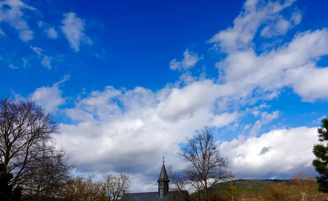 Dynamik am Himmel über dem Maintal in Miltenberg