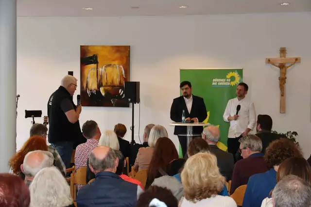 Im Gespräch mit Eugen Reinhart, dem stellvertretenden Obmann des Bauernverbandes | Foto: Werner Billmaier