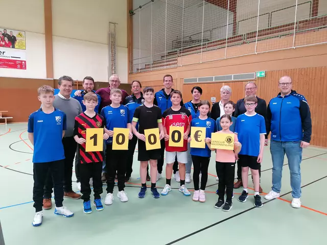 Der neue Verein zur Jugendförderung im TV Hardheim durfte sich direkt über eine Spende des Loins Club Madonnenland freuen.