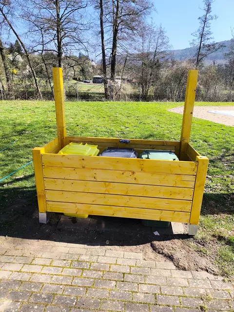 Mülltonnenverkleidung 