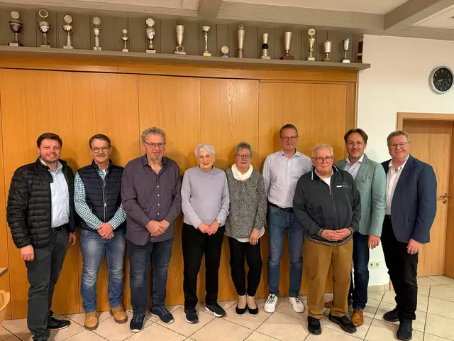 Unser Bild zeigt von links : Björn Bartels, Erwin Friedrich, Burkhard Link, Ingrid Baumgarten, Karin Rödler,                 Arno Neuberger, Dieter Löhr, Martin Stock , Günther Winkler