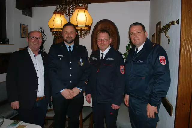 v.l.n.r.: Bgm. Ralf Reichwein, Kdt. Florian Becker, KBM Matthias Berres, Federführender Kdt. Peter Schönert