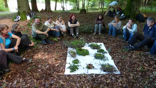 Praktische Übungen im Wald gehören zur ZNL-Ausbildung – hier eine Gruppe während eines zurückliegenden Kurstermins. | Foto: Oliver Kaiser