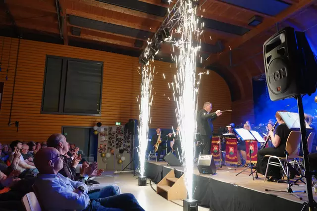 Vorfreude per ökologischem „Feuerwerk“: Die Musikkapelle Rauenberg freut sich auf weitere Veranstaltungen, die im Rahmen des 125-jährigen Jubiläumsjahres in Rauenberg anstehen. Foto Roland Schönmüller 

