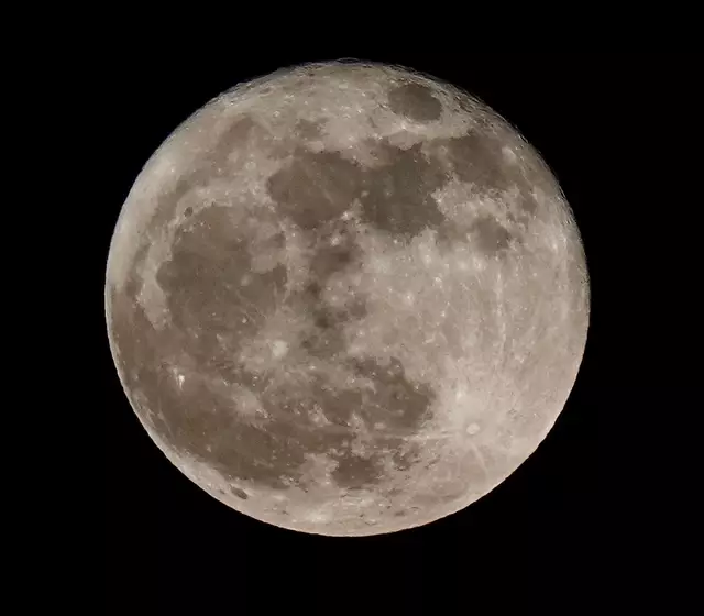 Erster Frühjahrsmond am 13.04.2025 gegen 22 Uhr.