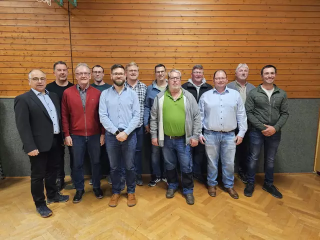 Der neu gewählte Vorstand der Teilnehmergemeinschaft Limbach-Laudenberg zusammen mit Fachdienstleiter Friedrich Bopp (links) und den Bearbeitern des Verfahrens.
 | Foto: Landratsamt Neckar-Odenwald-Kreis