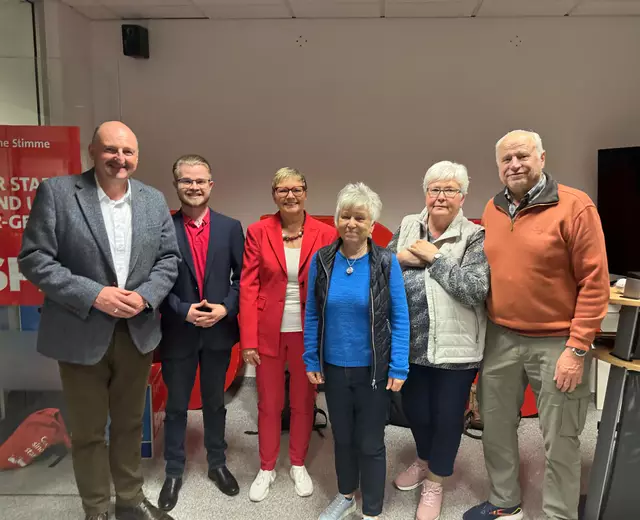 V.l.n.r.: MdB Bernd Rützel, Paul Wendt, MdB Sabine Dittmar, Britta Rothmann, Michaela Baur, Werner Baur 