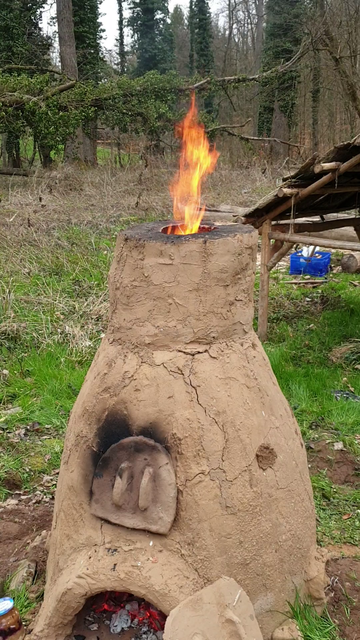 Der Brennofen ist angefeuert | Foto: Christian Schindler