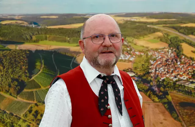 „Für jeden Gast war mindestens ein erinnerungswerter Event dabei“, betont rückblickend der 1. Vorsitzende des Dertinger Musikvereins, Joachim Hettinger.

Die zünftigen Darbietungen der Blaskapellen aus Pettstadt, der Waldbrunner Musikanten und der Musikkapelle Dertingen, ebenso die „Dreimannband“ und die „Lieblers“ waren ein exzellenter Ohrenschmaus.