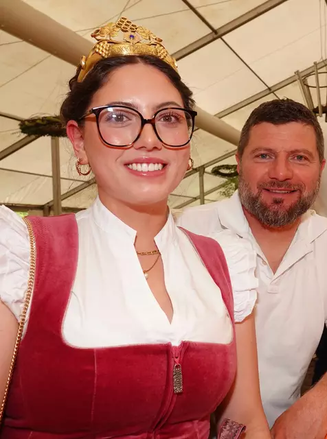 Weinprinzessin Elisa Hörner, die neue Dertinger Weinhoheit, startete in eine aufregende, sonnige Amtszeit. Foto Roland Schönmüller