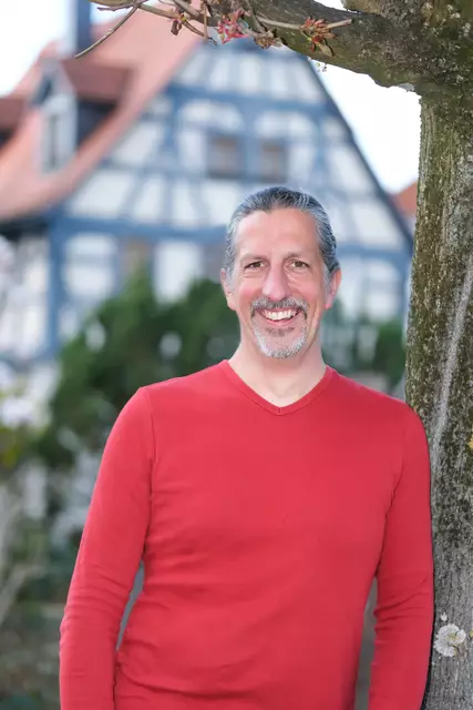 Thomas Becker ist der Bürgermeisterkandidat für die UBV Elsenfeld bei der Kommunalwahl 2026. | Foto: Carmen Stripp