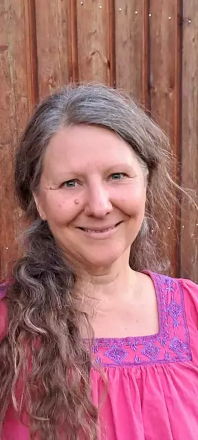 Andrea Liefeith lädt ein zu einem liebevollen Yoga zur Herzöffnung