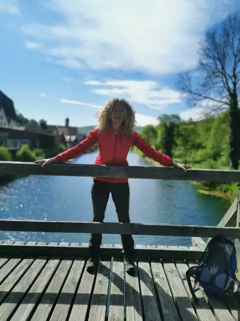 Marion Kuhn stärkt Balance und Kraft durch klassisches Hatha Yoga