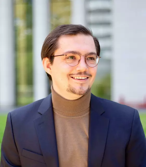 Johannes Hase führt in die Tiefe des Atems mit kraftvollem Breathwork