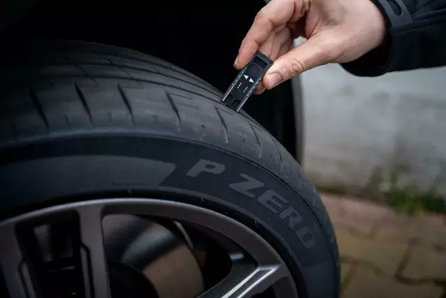 Reifen verdienen besondere Aufmerksamkeit. Trotz moderner Reifendruck-Kontrollsysteme (RDKS) wird empfohlen, den Reifenstatus regelmäßig manuell zu überprüfen. | Foto: Quelle: Pirelli/TRD Pressedienst