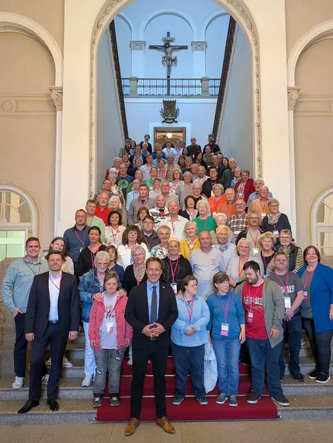 (Bild: MdL Martin Stock mit der Besuchergruppe im Bayerischen Landtag.) | Foto: Bürgerbüro MdL Stock