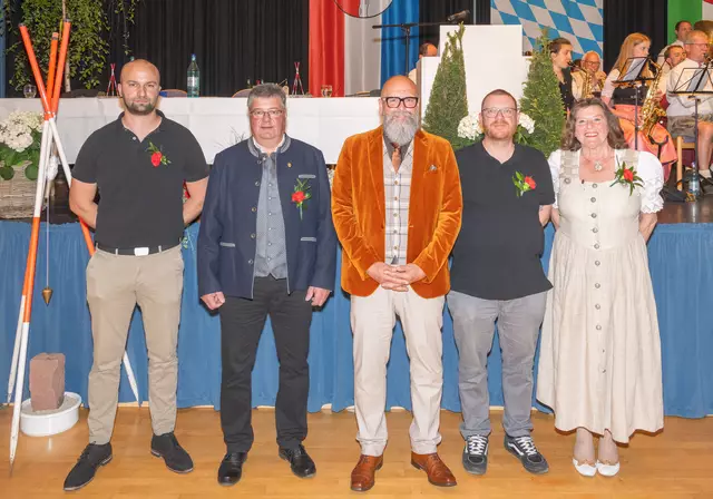 v.l.n.r.: Lukas Martin, Obmann Christian Schüßler, stv. Landrat Bernd Schötterl, Simon Almritter und Maria Wengerter | Foto: WIZ PR - Winfried Zang