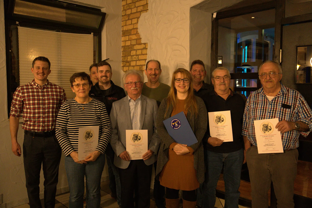 Bgm.-Stellvertreter Nils Baumann, Regina Rauch, Vors. Klaus Stang,Johannes Walzenbach, Alois Kern, Jürgen Link, Janina Berberich, Alfred Seewald, Bertold Stang, Helmut Kern (v.l.) | Foto: Fanfarenzug der Stadt Osterburken e.V.