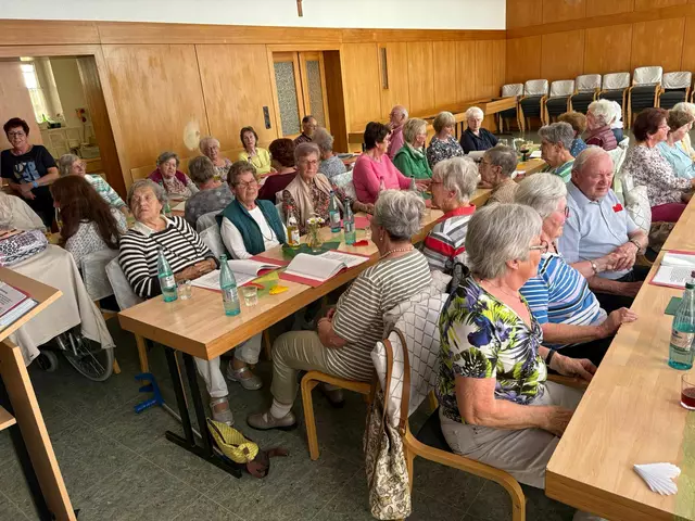 Stimmungsvolle Mai- und Muttertagsfeier im Großheubacher Jugendheim. | Foto: Christa Schmitt