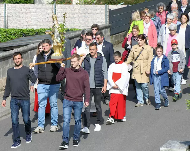 Bei der Bittprozession am Sonntag wird die Barockfigur des Winzerpatrons St. Urban von Mitgliedern des Weinbauvereins mitgetragen. | Foto: Dominik Pagio