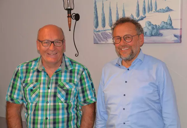 Kreisvorsitzender Wolfgang Winter begrüsst den neuen Schatzmeister Achim Blaschke | Foto: ÖDP 