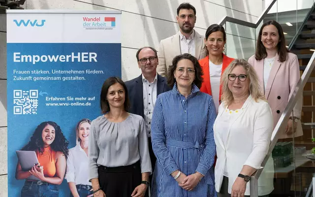 Unten v.l.n.r.: Katarzyna Kanarek, Astrid Schneider, Christine Widmer (alle SkF Aschaffenburg, Christine Widmer ist die Geschäftsführerin), Mitte: Prof. Dr. Erich Ruppert (Leiter TH Academy), Katrin Pfoh (Zentec), oben: Tobias Zenglein (Zentec), Anna Dietz (TH Academy)
