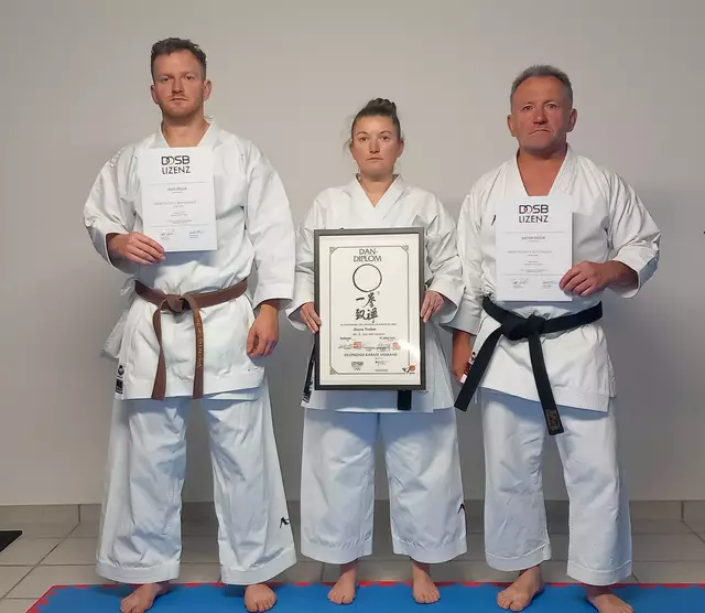 Trainer des Dhammika-Karatevereins Amorbach und Kleinheubach: Oleg Osijuk (links) Oxana Traiber und Viktor Osijuk (rechts) | Foto: Bild:Olga Eckermann 