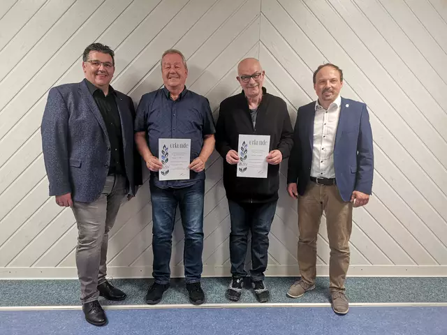 Für 25 Jahre Mitgliedschaft geehrt (v.l.n.r): Vorsitzender Kai Baldringer, Hans Ehlers, Dietmar Matzke, Andreas Fath | Foto: DJK Wörth ÖA