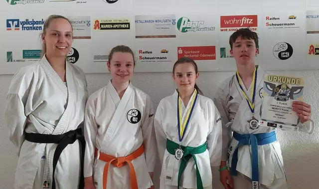 v.l.n.r Trainerin Rebecca Niggl, Pia Koch,  Alissa Rehberg, Moritz Paar, es fehlt Jana Weismann.