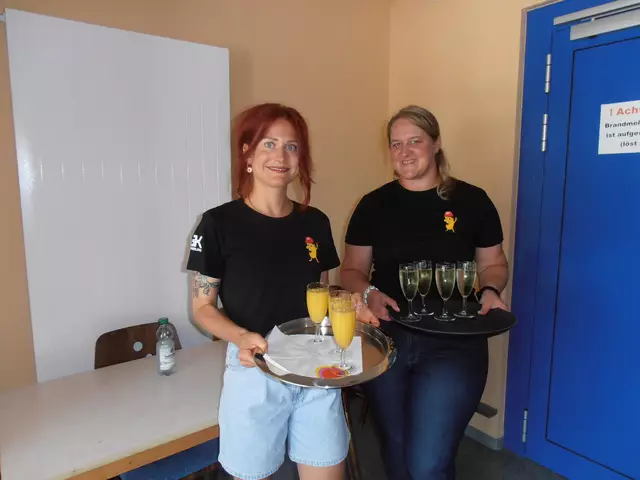 Sektempfang

Die Tanzgruppen Crazy Girls und Joker übernahmen den Service. 