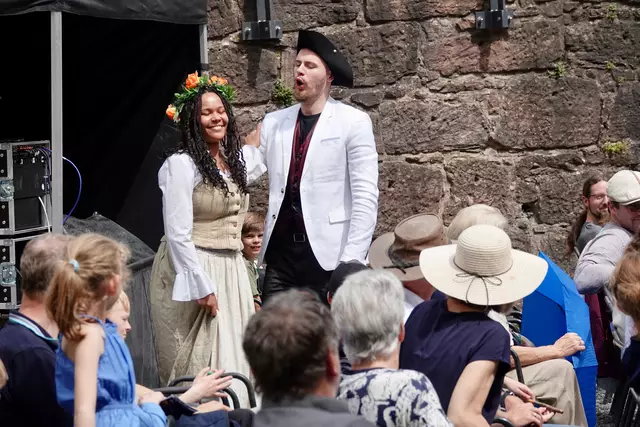  Die Oper beschäftigt sich mit Liebe, Moral und den Konsequenzen im menschlichen Handeln und dreht sich um Don Giovannis Liebes-Eskapaden. Foto Roland Schönmüller