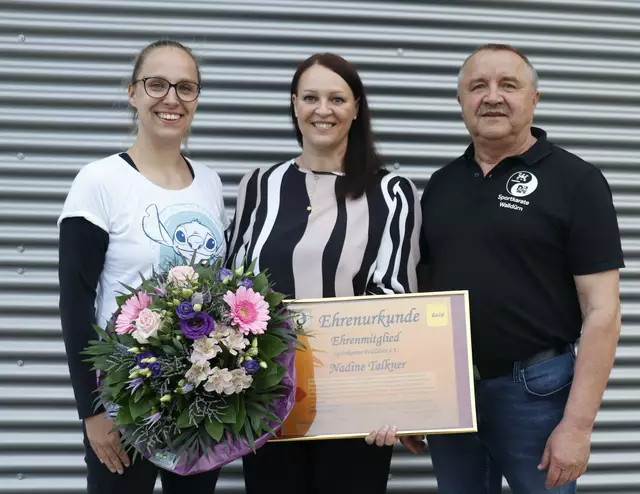 v.l.n.r. 2. Vorsitzende Rebecca Niggl, Nadine Talkner, 1. Vorsitzender Wolfgang Bundschuh