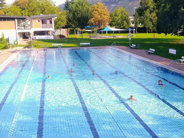 Das Main-Schwimmbad in Klingenberg-Trennfurt (hier ein Archivbild) lockt schon morgens Frühschwimmer dazu an, ihre Bahnen im kühlen Nass zu ziehen. | Foto: meine-news / Stadt Klingenberg
