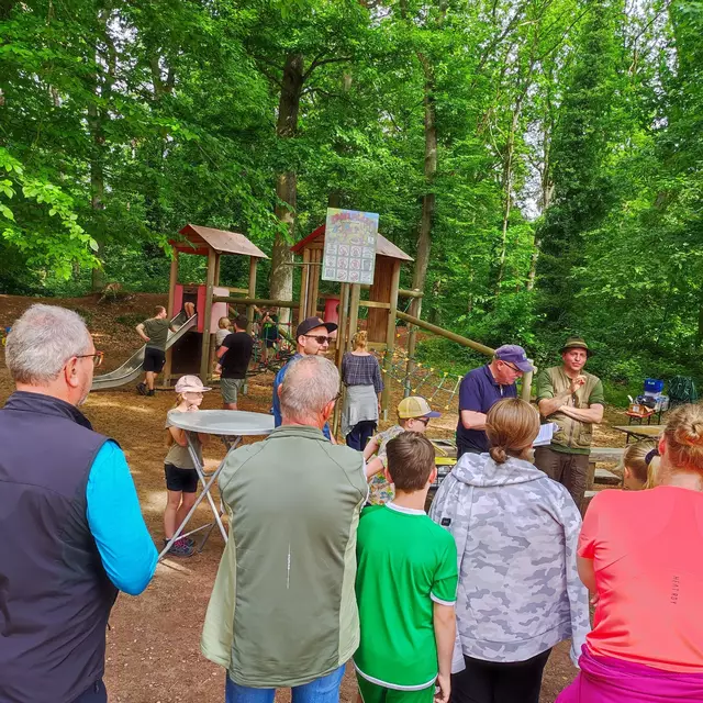 Beim Naturquiz zum Thema Fauna und Flora im Spessart mit Burkhard Staab und Sebastian Reuter gab es am Ende tolle Preise zu gewinnen.  | Foto: Spessartbund e.V. 