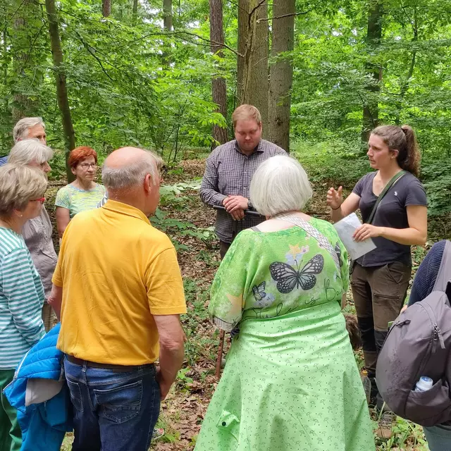 Verena Wieser vom Amt für Ernährung, Landwirtschaft und Forsten leitete eine Naturführung zum Thema Wald und Wasser. | Foto: Spessartbund e.V. 