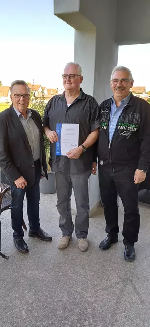 1. Vors. Jürgen Wolf, Leander Kloos, 2. Vors. Bernhard Jozlowski (v.l.) | Foto: D. Schäfer