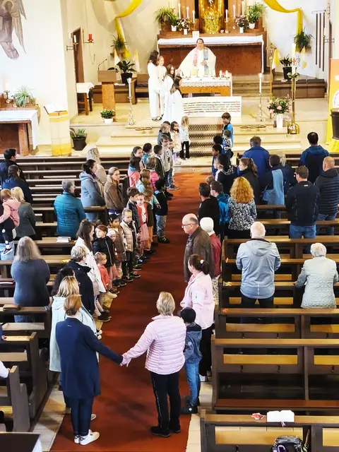 Menschenkette beim Vater Unser | Foto: Erika Büchler