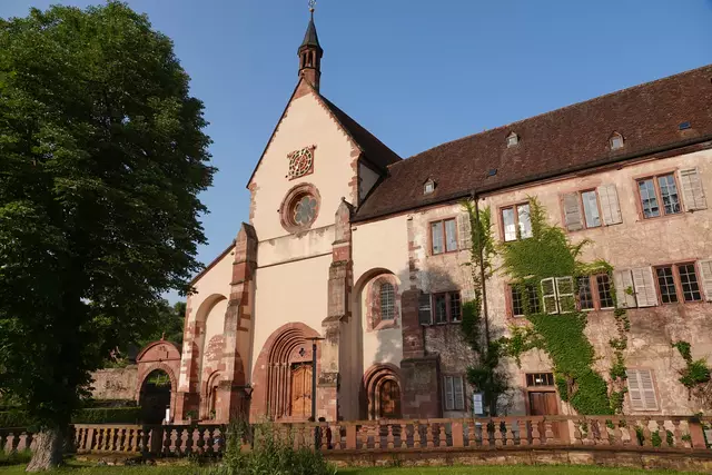 Die Klosterkirche in Bronnbach war sehr gut besucht. Foto Roland Schönmüller