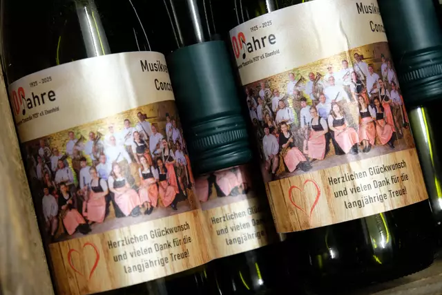 Weinpräsent mit persönlichem Etikett | Foto: Musikverein Concordia Elsenfeld