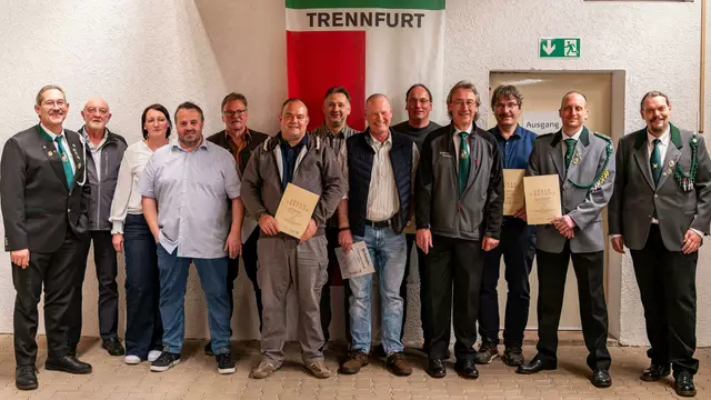 v.l.n.r.: Ralf Steininger, Alfons Hock, Michaela Barth, Matthias Barth, Rainer Barth, Dominik Scholz, Heiko Kern, Jürgen Schallenberger, Christian Zöller, Uwe Brockel, Klaus Kukol, Timm Bauer, Peter G. Martin