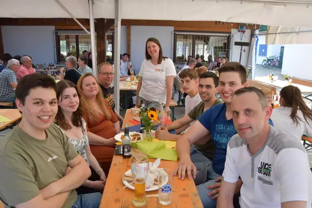 Am 13.06. feierte die Firma HW Verst ihr 75-jähriges Jubiläum auf dem Sportplatz in Seckmauern. | Foto: Alexander Franz