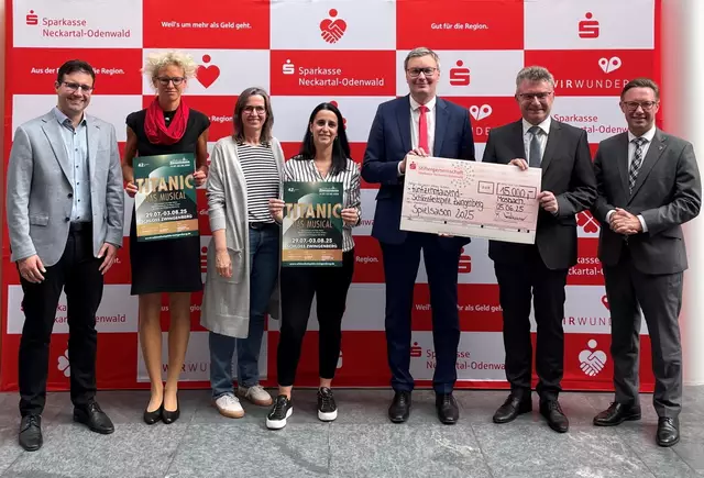15.000 Euro spendete die Stiftergemeinschaft Sparkasse Neckartal-Odenwald für die diesjährige Spielzeit der Zwingenberger Schlossfestspiele.

 | Foto: Sparkasse Neckartal-Odenwald