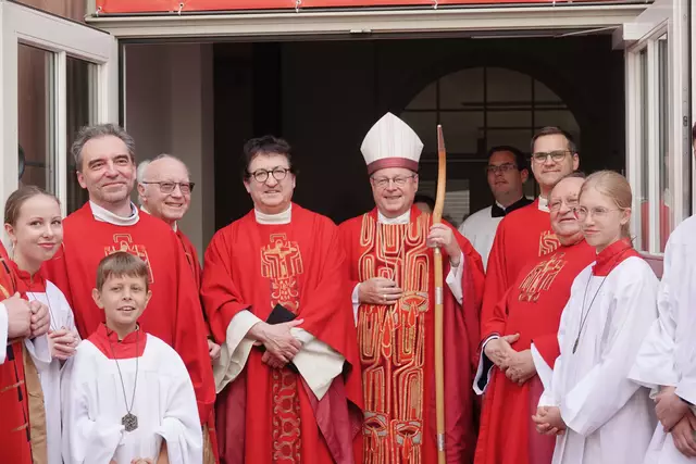 Die Möglichkeit des meditativen Zur-Ruhe-Kommens und Innehaltens sei ein wichtiger Aspekt gerade in unserer heutigen schnelllebigen Zeit, resümierte Dr. Georg Bätzing, Vorsitzender der Deutschen Bischofskonferenz, am vergangenen Montag, 16.06.2025,  in seiner Ansprache in der Walldürner Pilger-Basilika. 