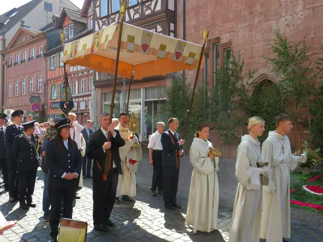Auf dem Rückweg zur Pfarrkirche St. Jakobus, wo sich der 4. Altar befindet | Foto: Nina Reuling