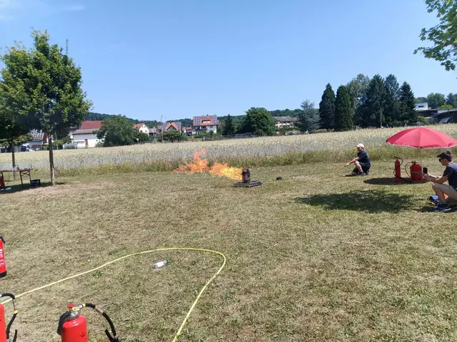 Was kann passieren, wenn eine Deo Spraydose großer Hitze ausgesetzt ist? Siehe Foto. 

