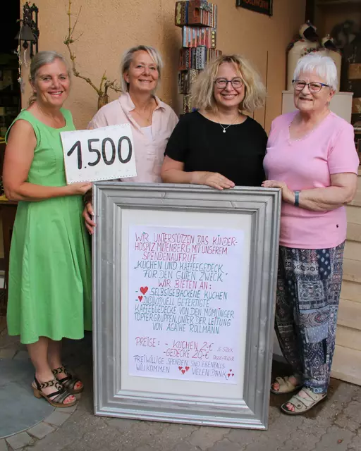 Spendenübergabe von links
Susanne Haun, Sonja Tiedemann, Sandra Zahn, Agathe Rollmann
 | Foto: Hilmar Rothermich