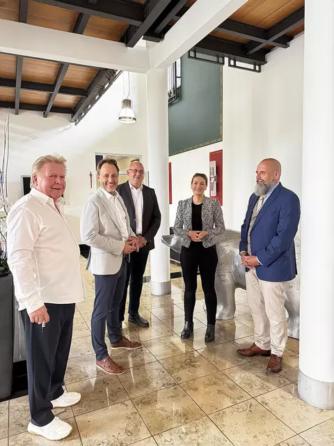 Bild v. l. n. r.: Stefan Kern (NEBU-TEC), Martin Stock, MdL, Kai Hohmann (Bürgermeister Elsenfeld), Gesundheitsministerin Judith Gerlach, MdL und Bernd Schötterl (stv. Landrat). | Foto: NEBU-TEC